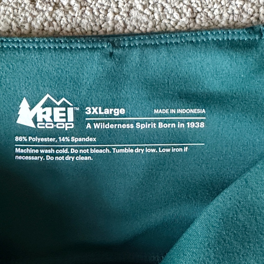 REI active pursuits 7/8 tight - Picture 2 of 9